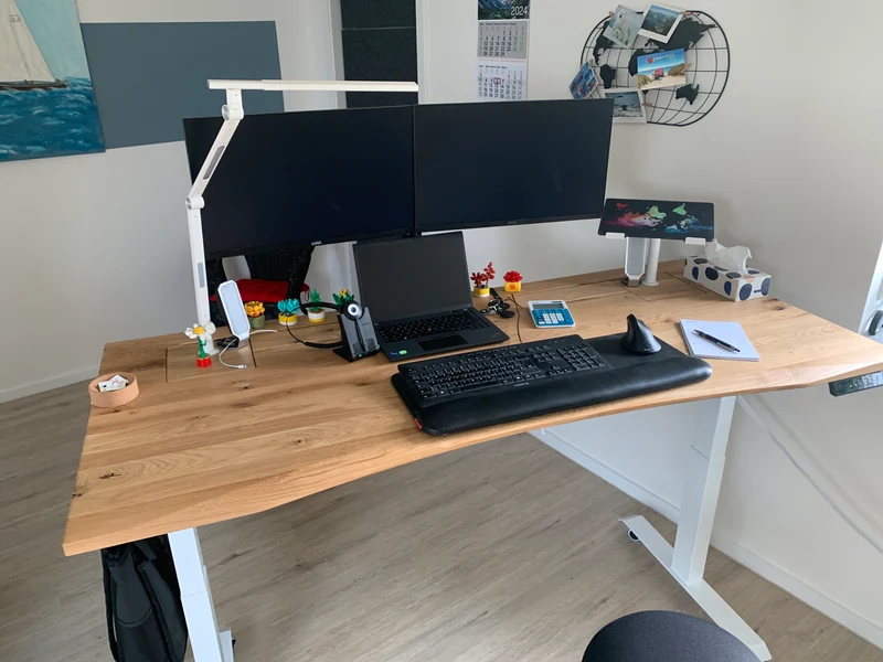 Adjustable LED lamp