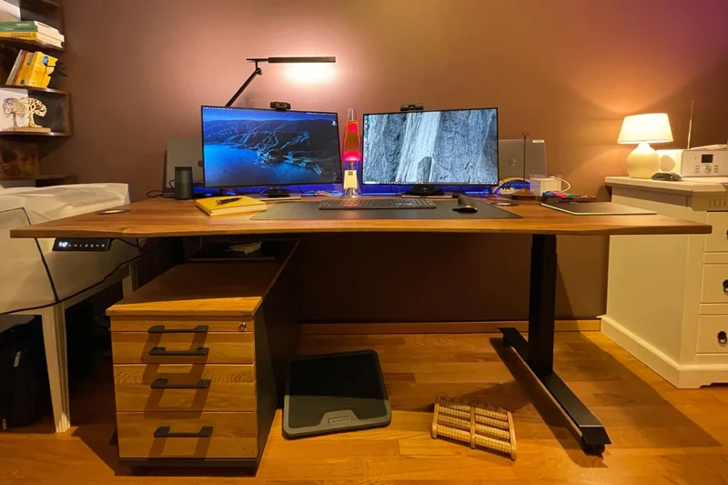 Adjustable LED lamp