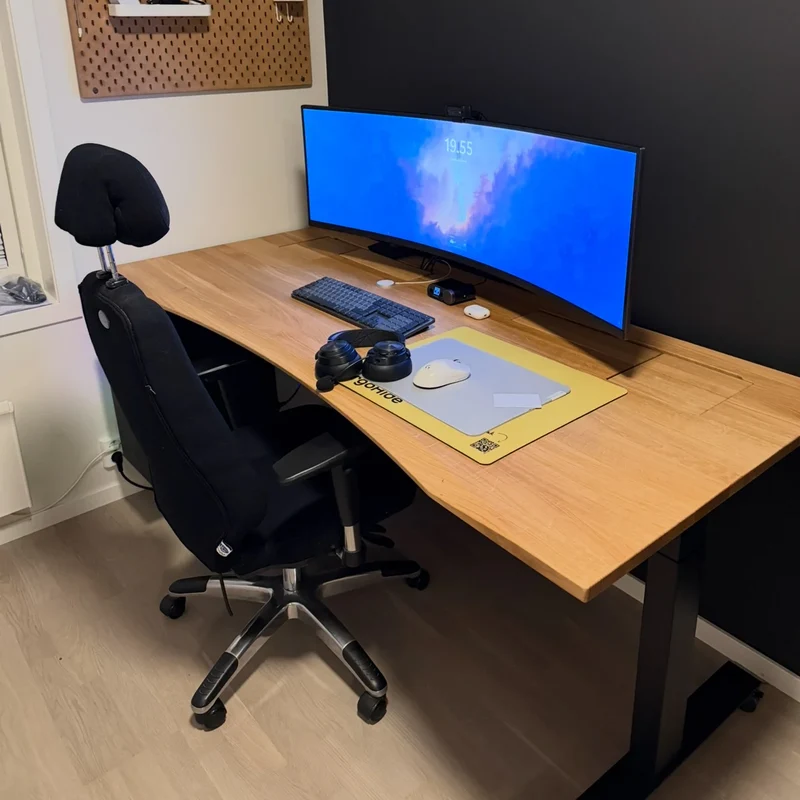 Monitor arm