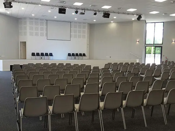 Promo chaises empilables coque Hélène M2